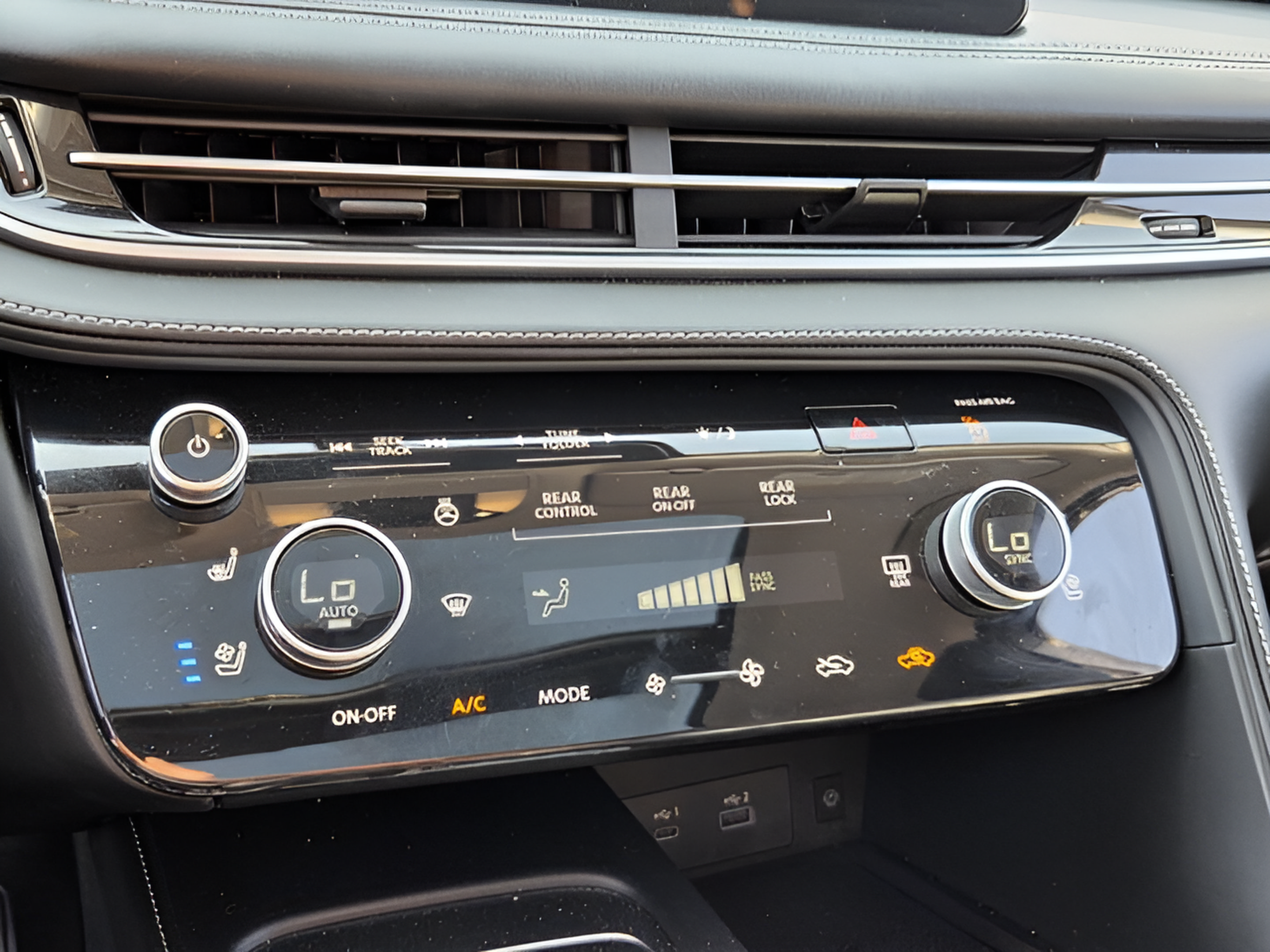 Used 2024 INFINITI QX60 Luxe w/ Performance Audio Package FWD image 18