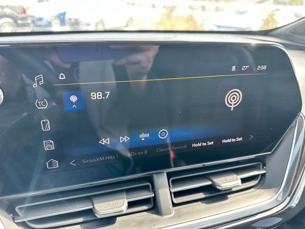 Used 2025 Chevrolet Trax RS w/ Sunroof Package image 13