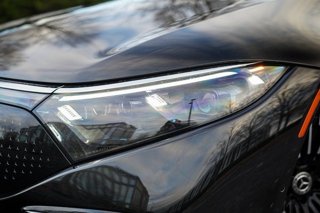 Used 2022 Mercedes-Benz EQS 580 4MATIC Sedan image 3