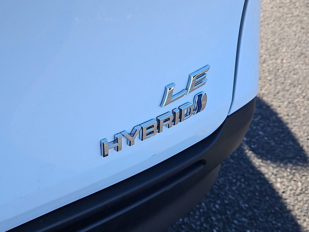 Used 2024 Toyota Sienna LE image 4