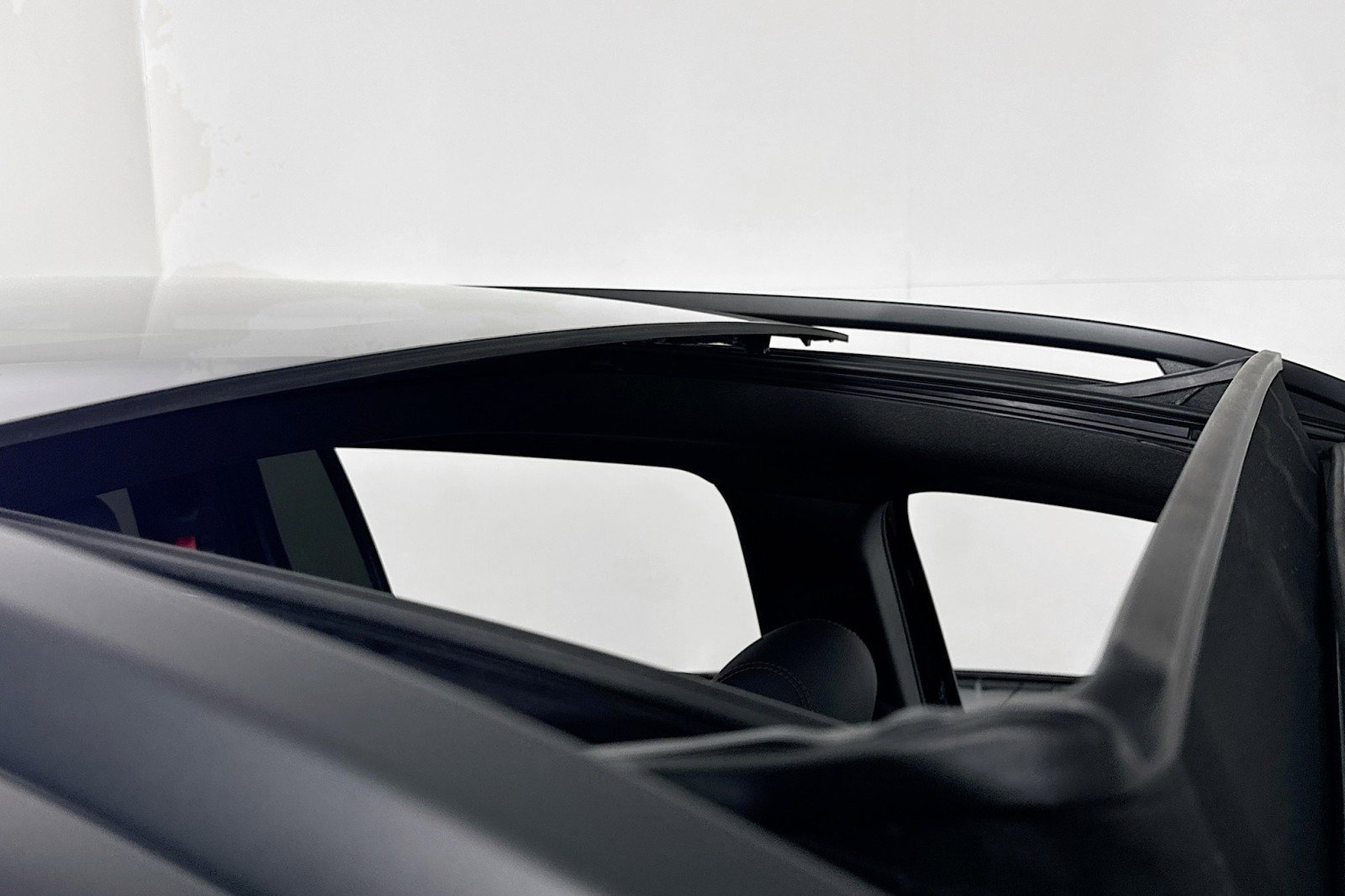 Certified 2025 Mercedes-Benz GLB 35 AMG 4MATIC image 23