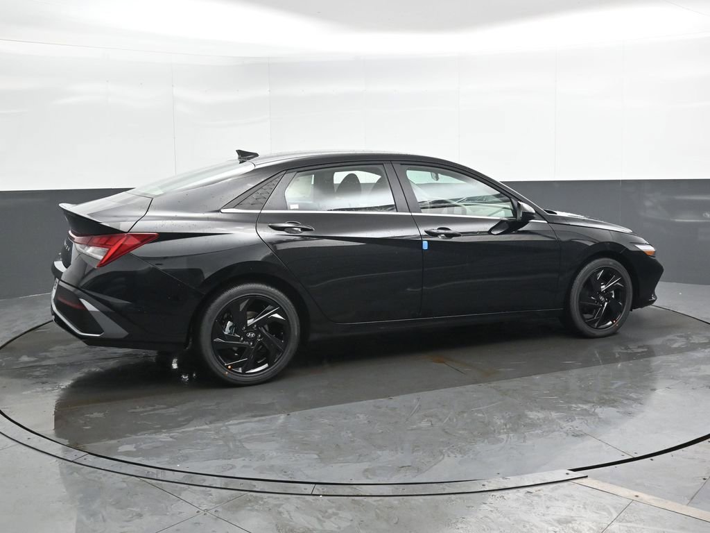 New 2026 Hyundai Elantra SEL Sport image 2