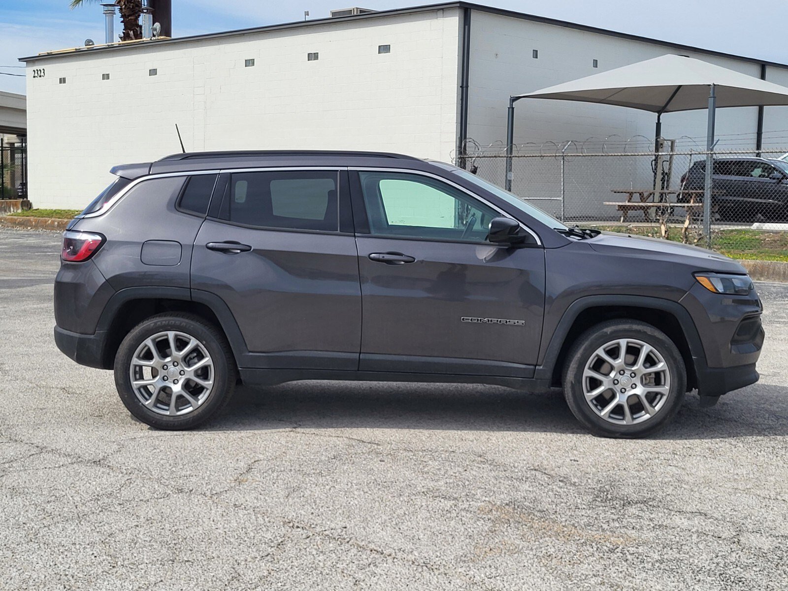 Used 2022 Jeep Compass Latitude w/ Sun and Sound Group image 2