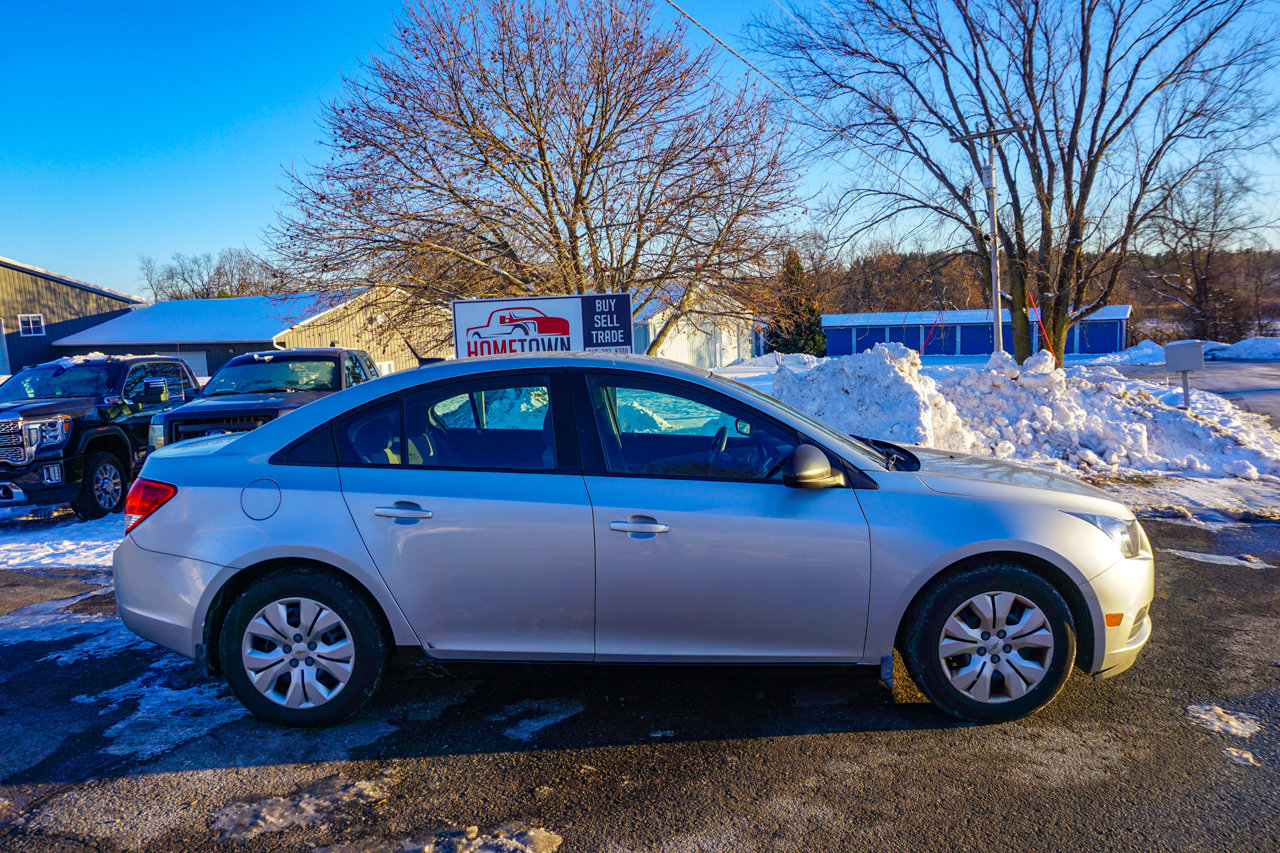 Used 2014 Chevrolet Cruze LS image 2