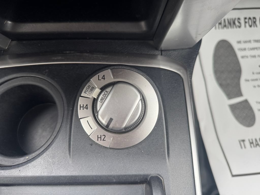 Used 2018 Toyota 4Runner SR5 AWD/4WD image 31
