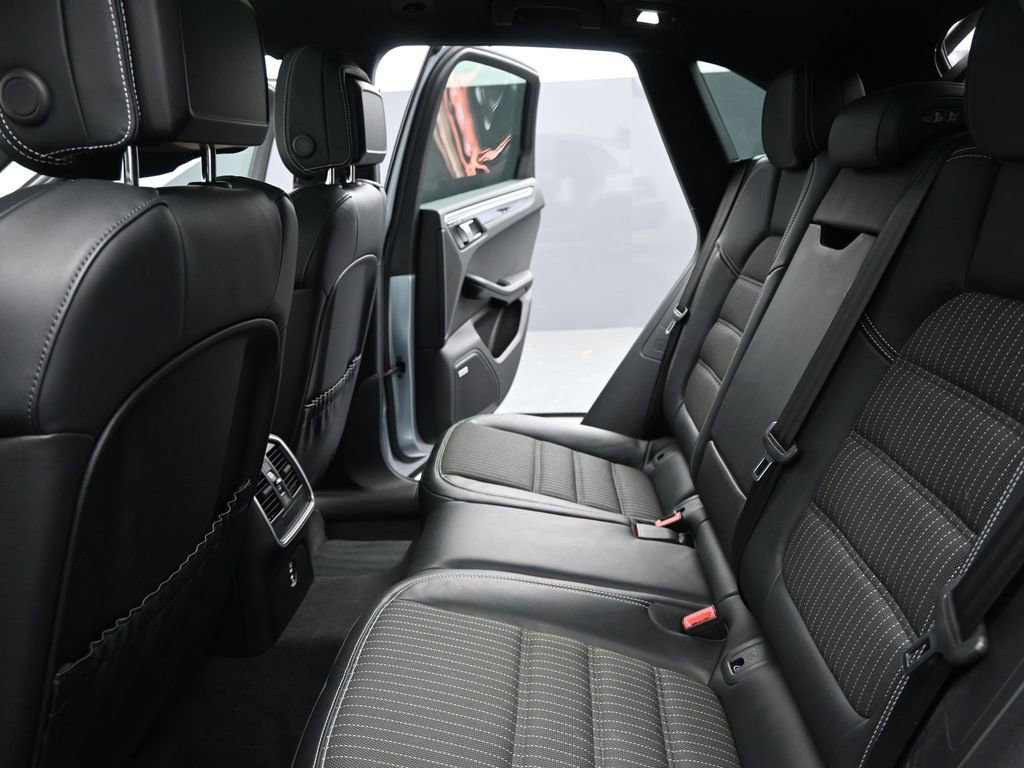 Used 2024 Porsche Macan Turbo image 15