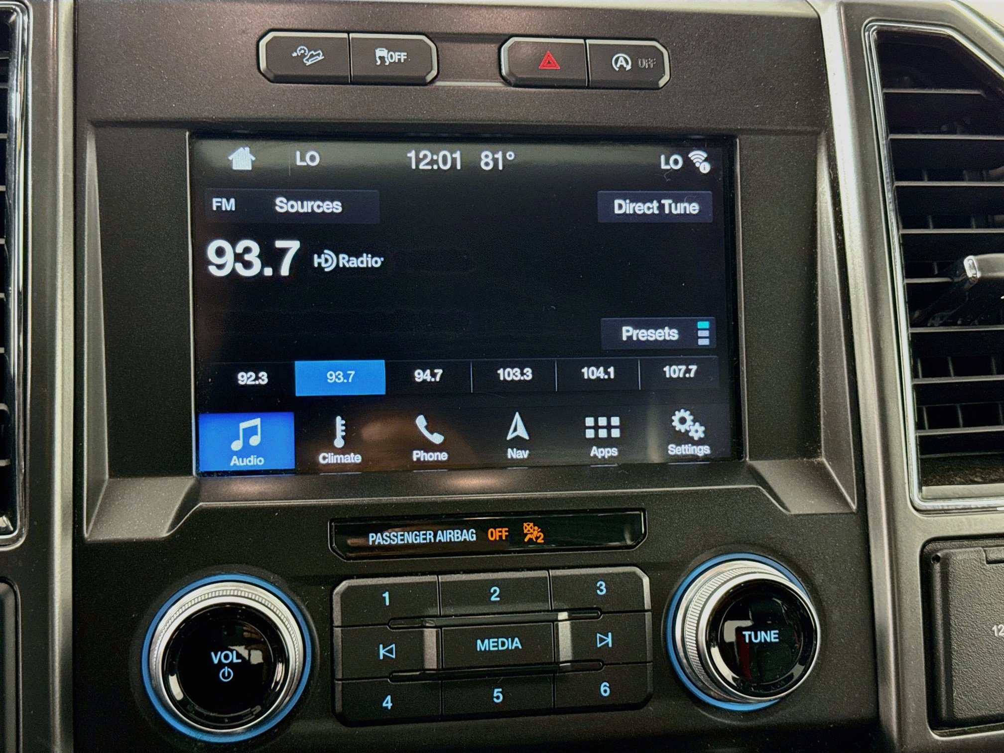 Used 2018 Ford F150 Lariat w/ Equipment Group 502A Luxury AWD/4WD image 15