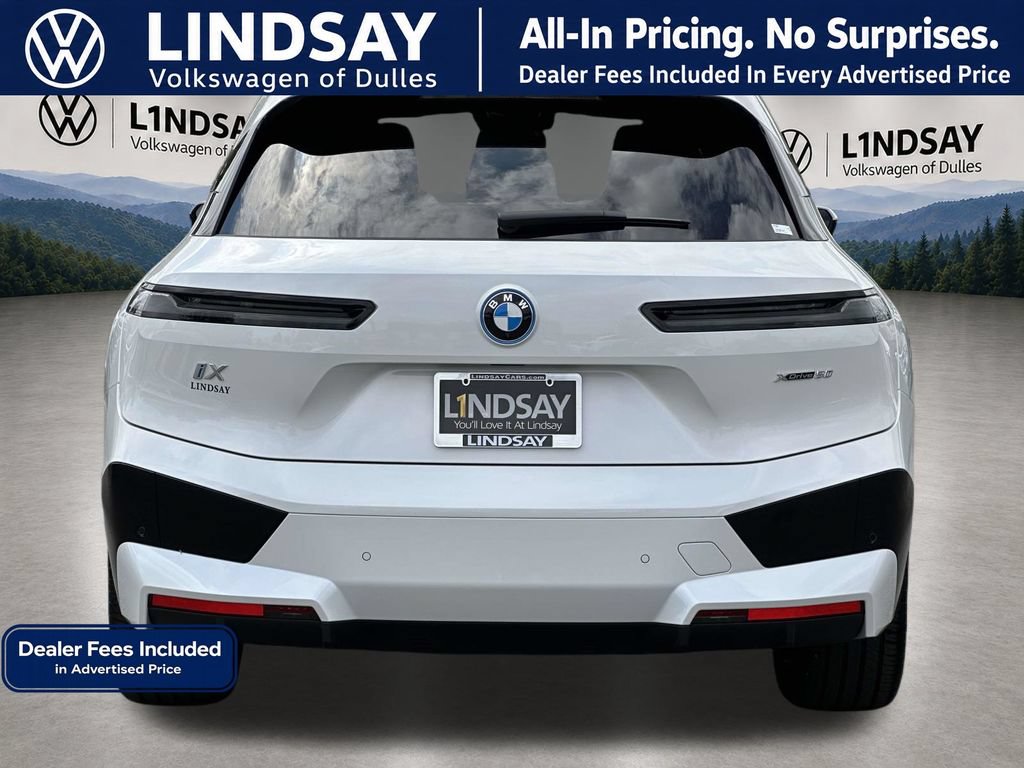 Used 2023 BMW iX xDrive50 w/ Sport Package AWD/4WD image 6