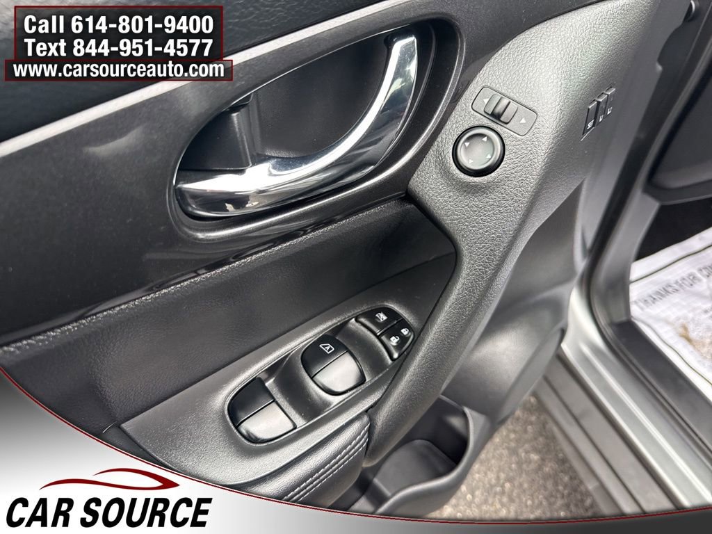 Used 2018 Nissan Rogue SV w/ Premium Package image 15