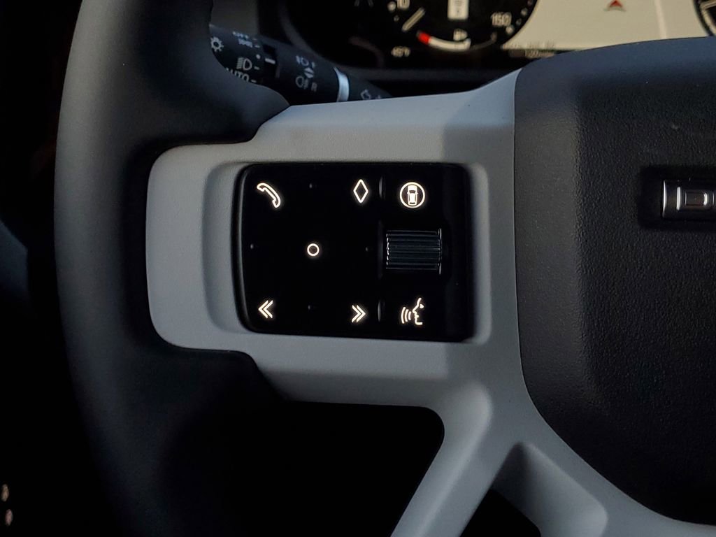Used 2026 Land Rover Defender 110 X-Dynamic SE AWD/4WD image 18