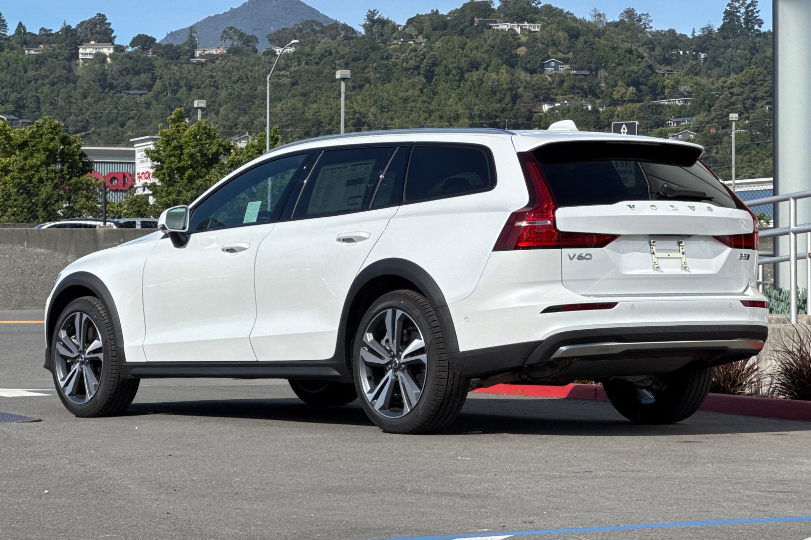 New 2026 Volvo V60 B5 Cross Country Plus w/ Protection Package Premier AWD/4WD image 6