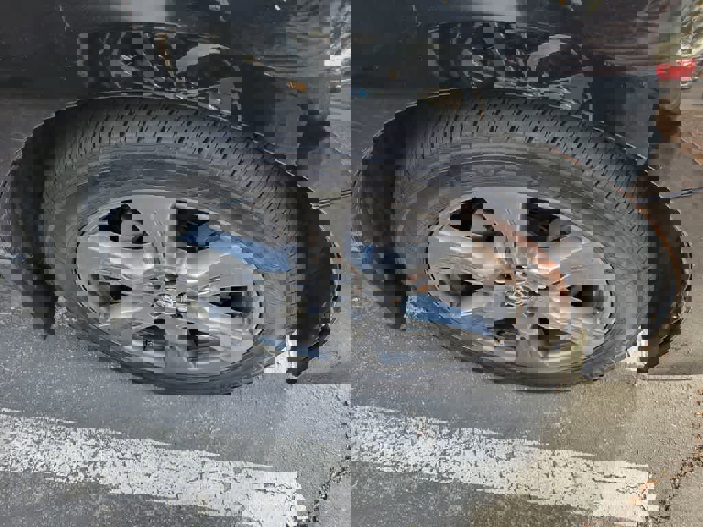 Used 2020 Toyota Sienna SE w/ Carpet Mat Package FWD image 9