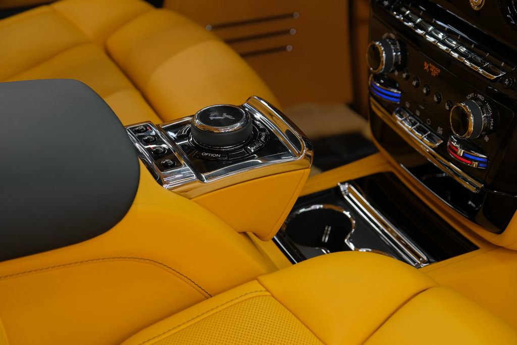 Used 2026 Rolls-Royce Phantom Sedan image 40