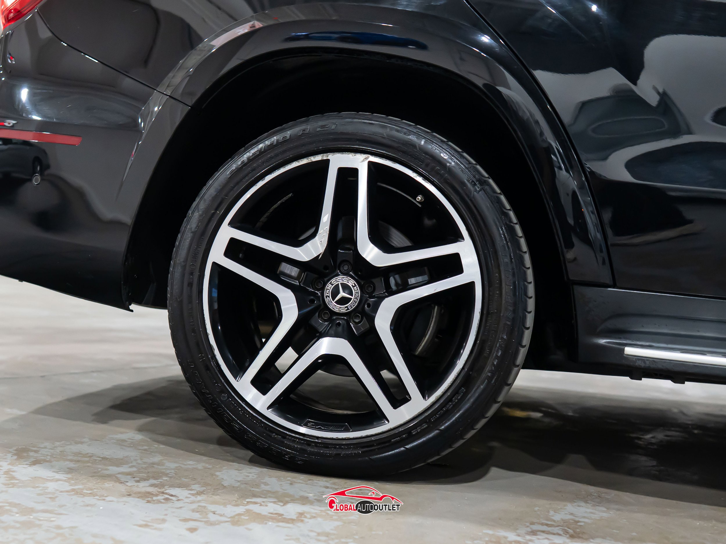 Used 2018 Mercedes-Benz GLS 550 4MATIC w/ Driver Assistance Package image 11