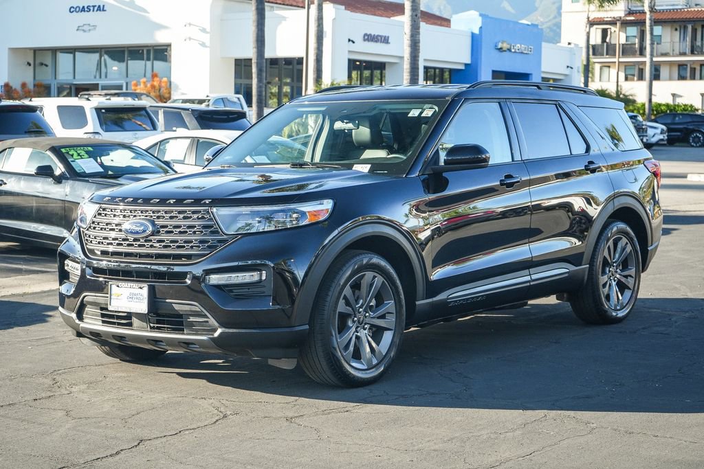 Used 2022 Ford Explorer XLT w/ Equipment Group 202A RWD image 3