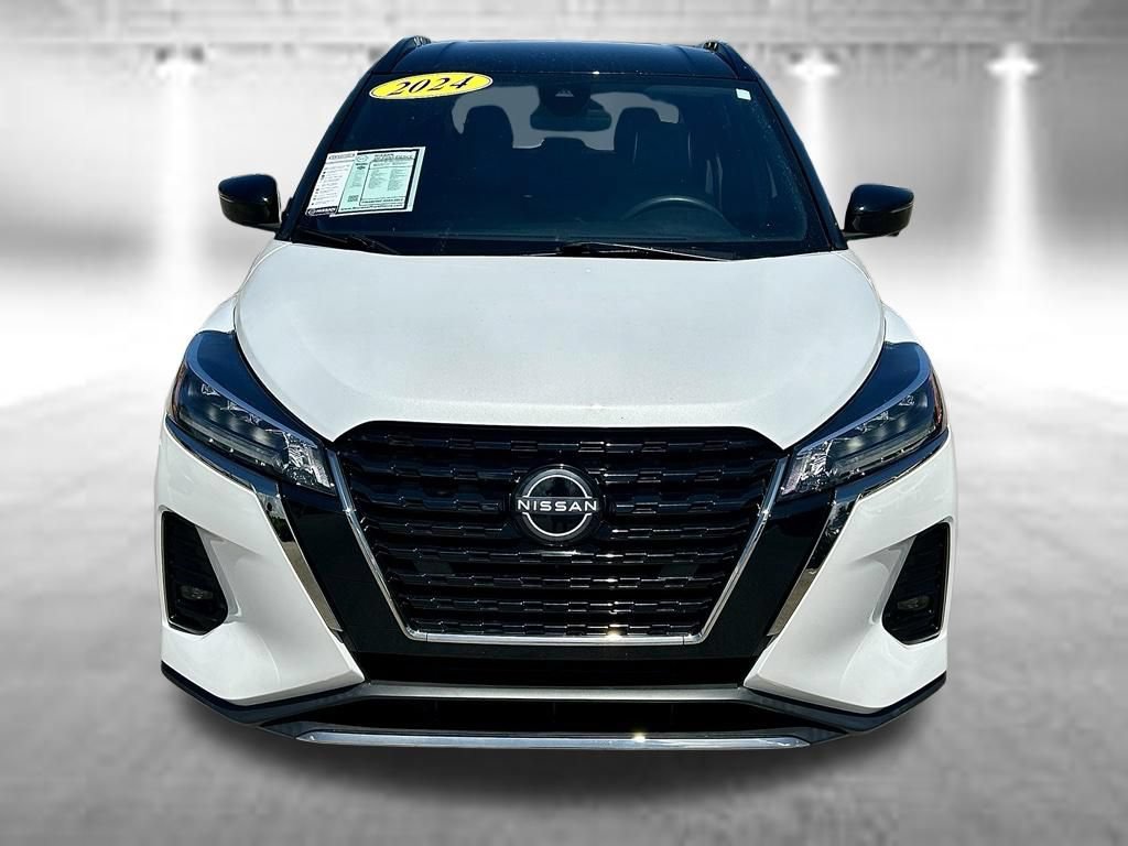Certified 2024 Nissan Kicks SR w/ SR Premium Package FWD image 2