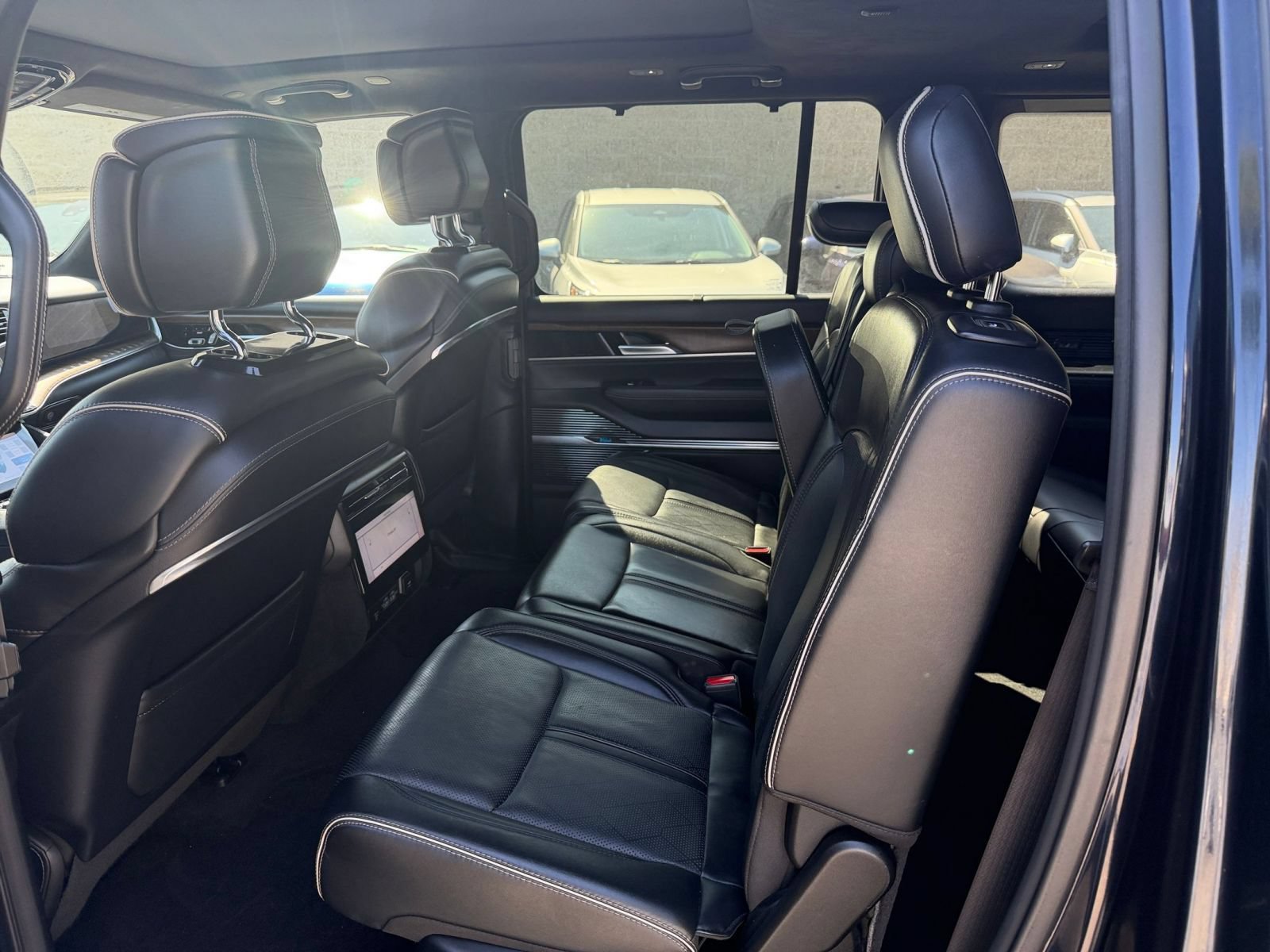 Used 2023 Jeep Grand Wagoneer Series II w/ Flexible Seating Group AWD/4WD image 28