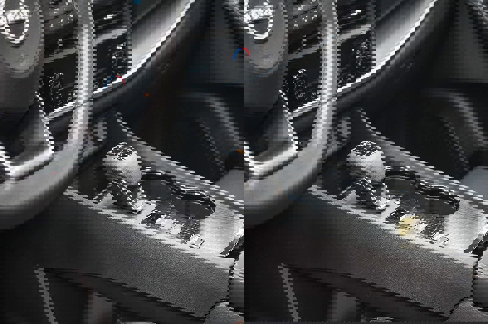 Used 2024 Nissan Rogue SV w/ SV Premium Package image 24