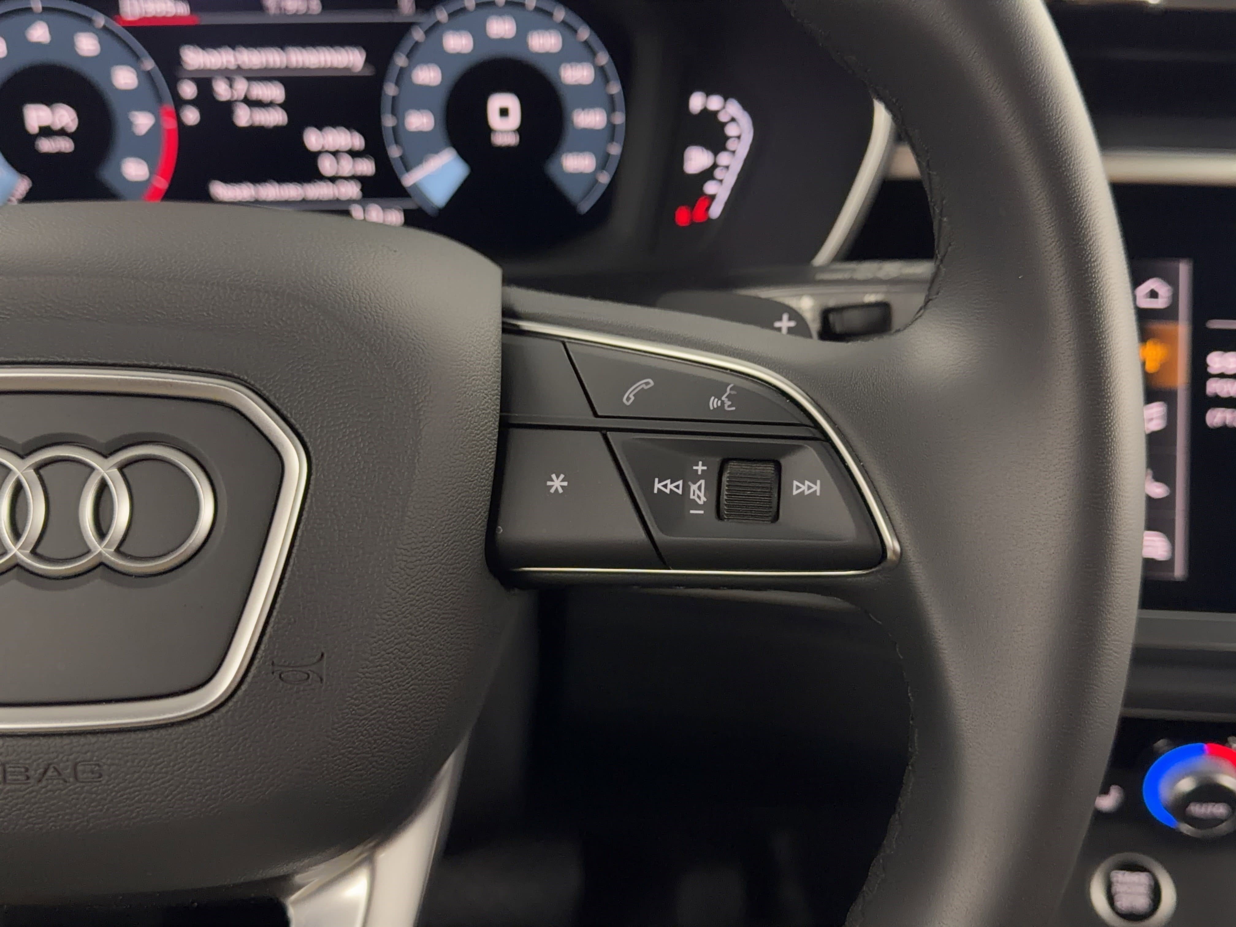 Used 2025 Audi Q3 2.0T Premium w/ Convenience Package image 22