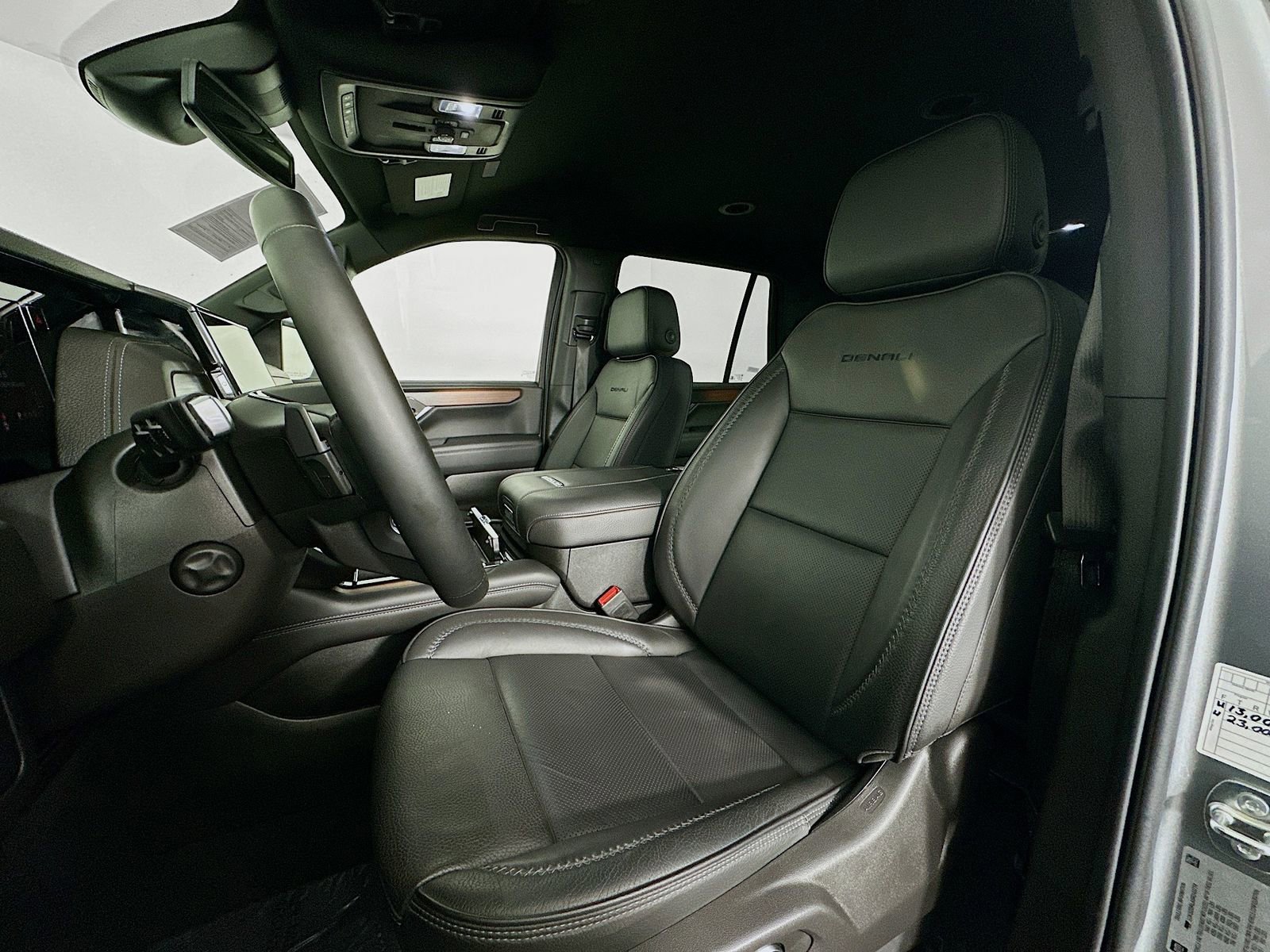 Used 2025 GMC Yukon Denali image 23