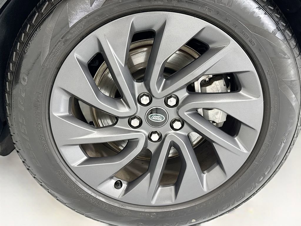 Used 2024 Land Rover Discovery Dynamic SE AWD/4WD image 30