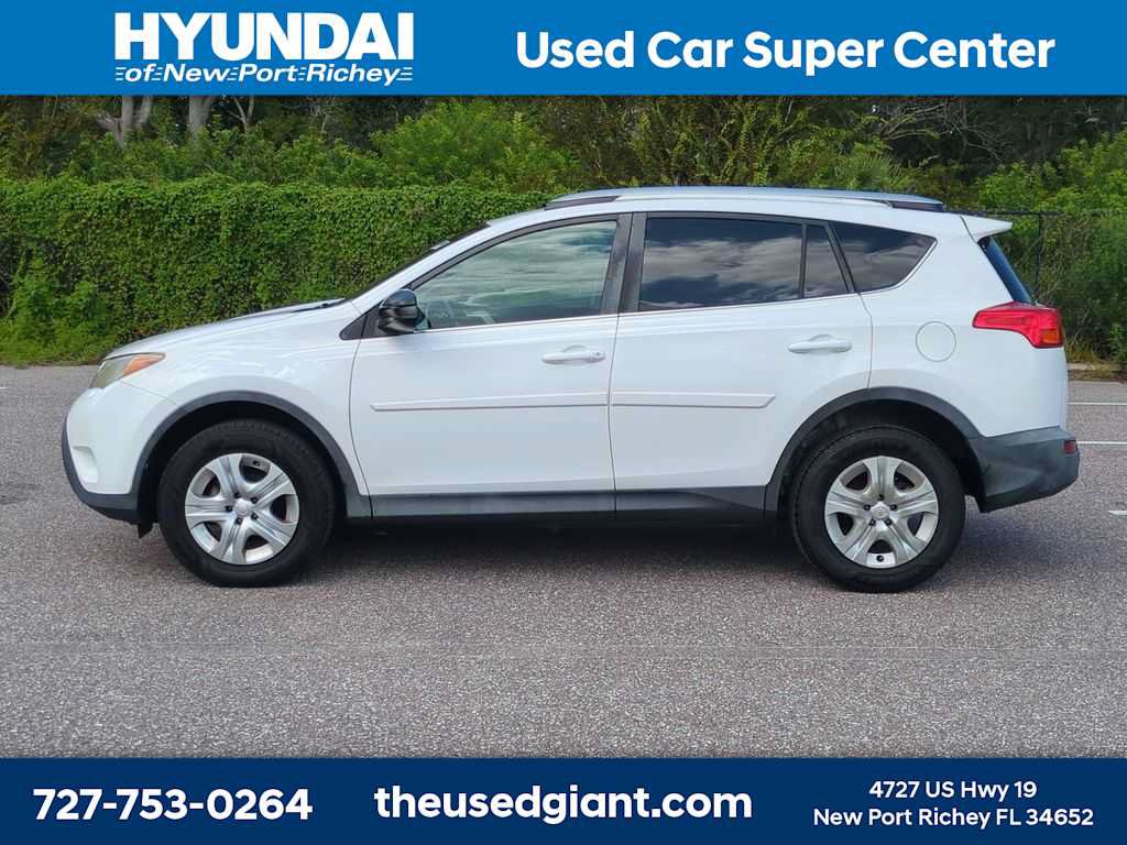Used 2014 Toyota RAV4 LE AWD/4WD image 2