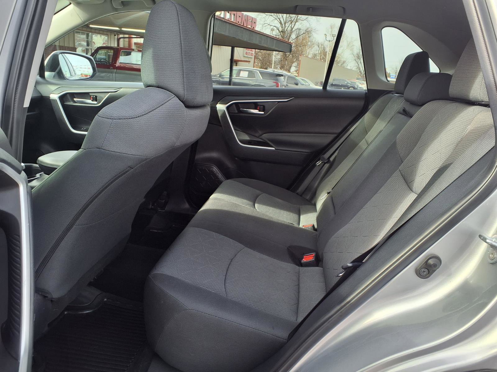 Used 2021 Toyota RAV4 XLE w/ Convenience Package image 14