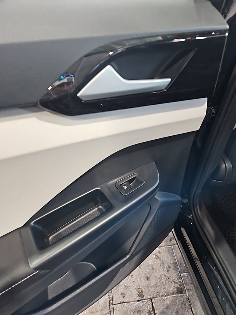 New 2026 Volkswagen Taos S image 21