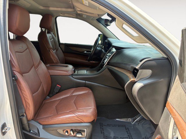 Used 2018 Cadillac Escalade Premium Luxury AWD/4WD image 10