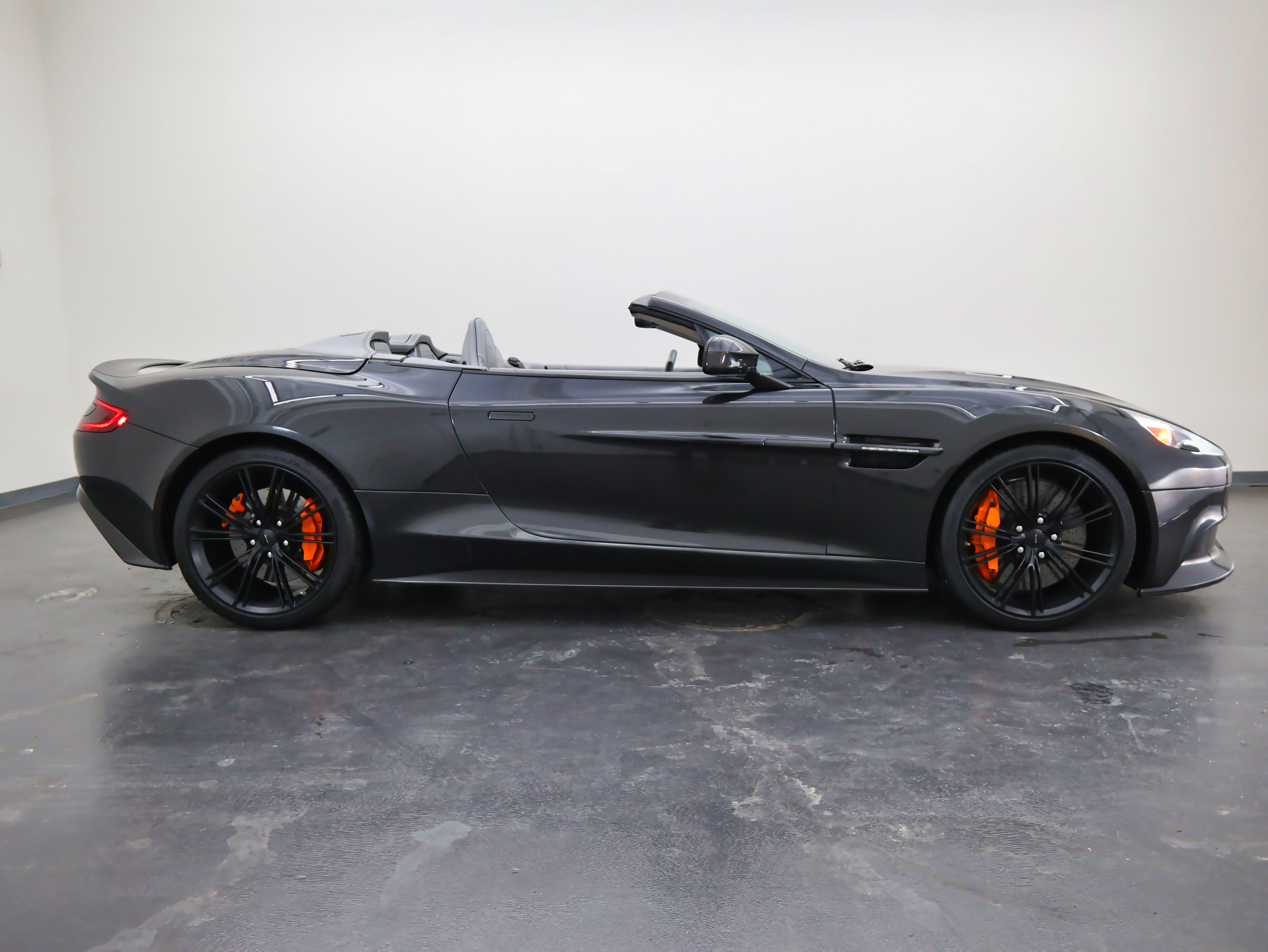 Used 2014 Aston Martin Vanquish Volante image 3