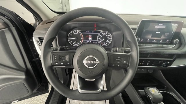 Used 2023 Nissan Rogue S image 31