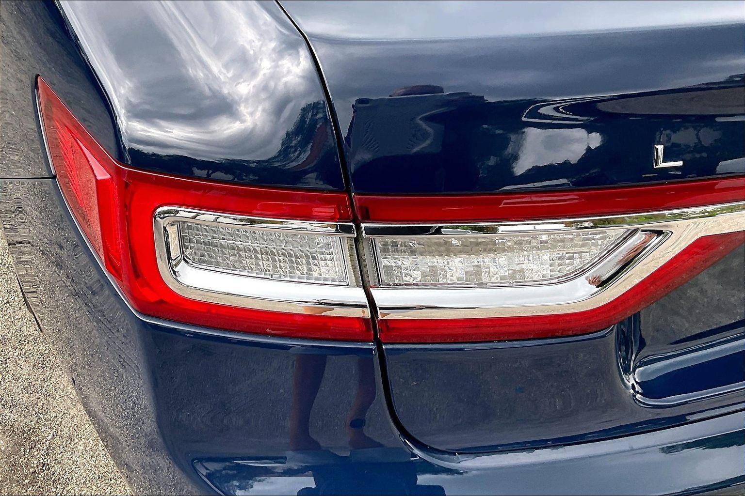 Used 2019 Lincoln Continental Reserve AWD/4WD image 23