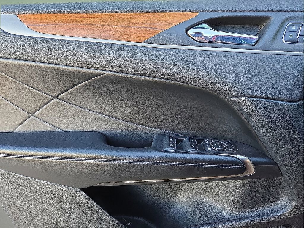 Used 2017 Lincoln MKC Reserve image 21