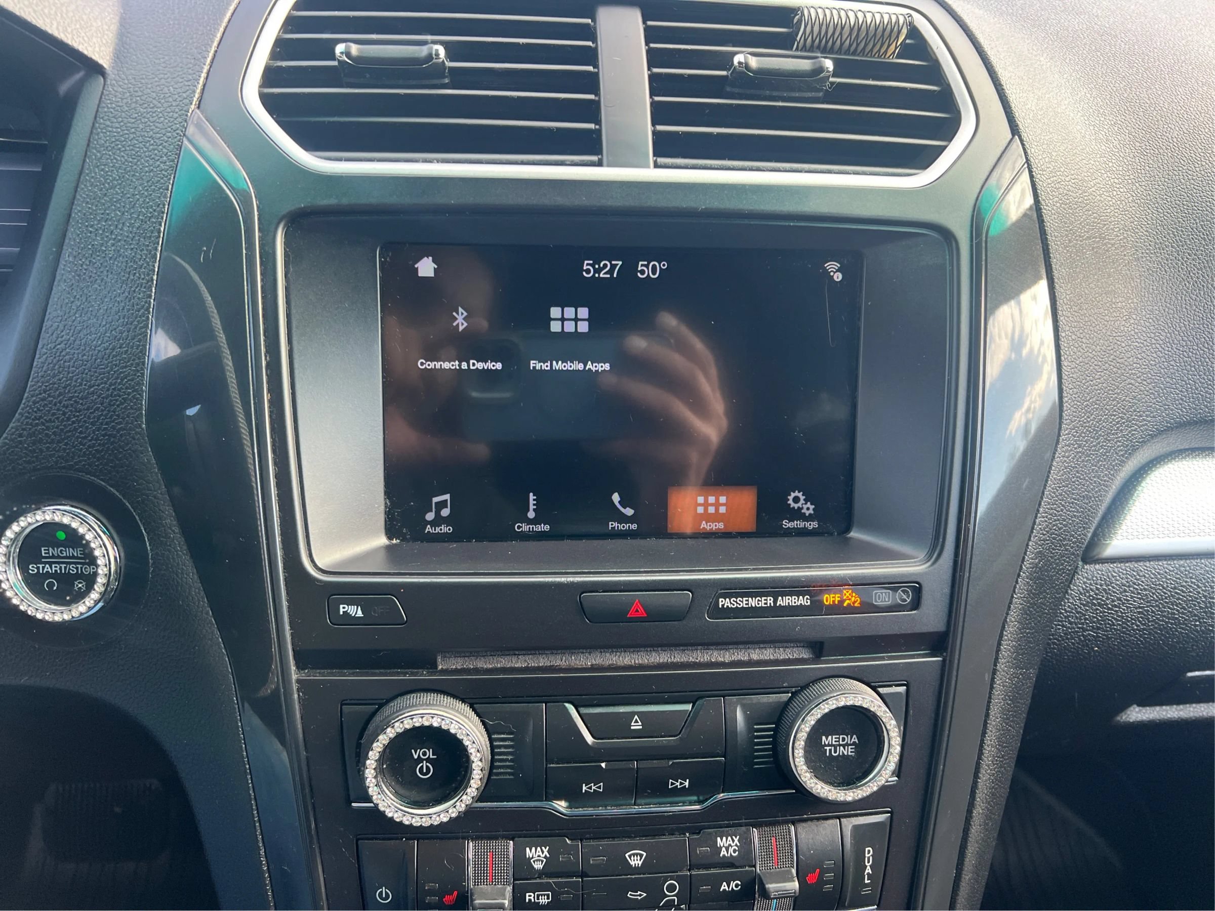 Used 2017 Ford Explorer XLT w/ Equipment Group 202A AWD/4WD image 15