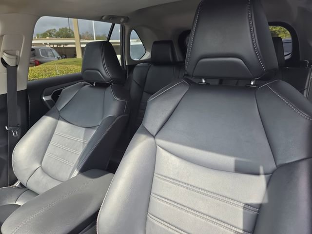 Used 2021 Toyota RAV4 XLE Premium image 24