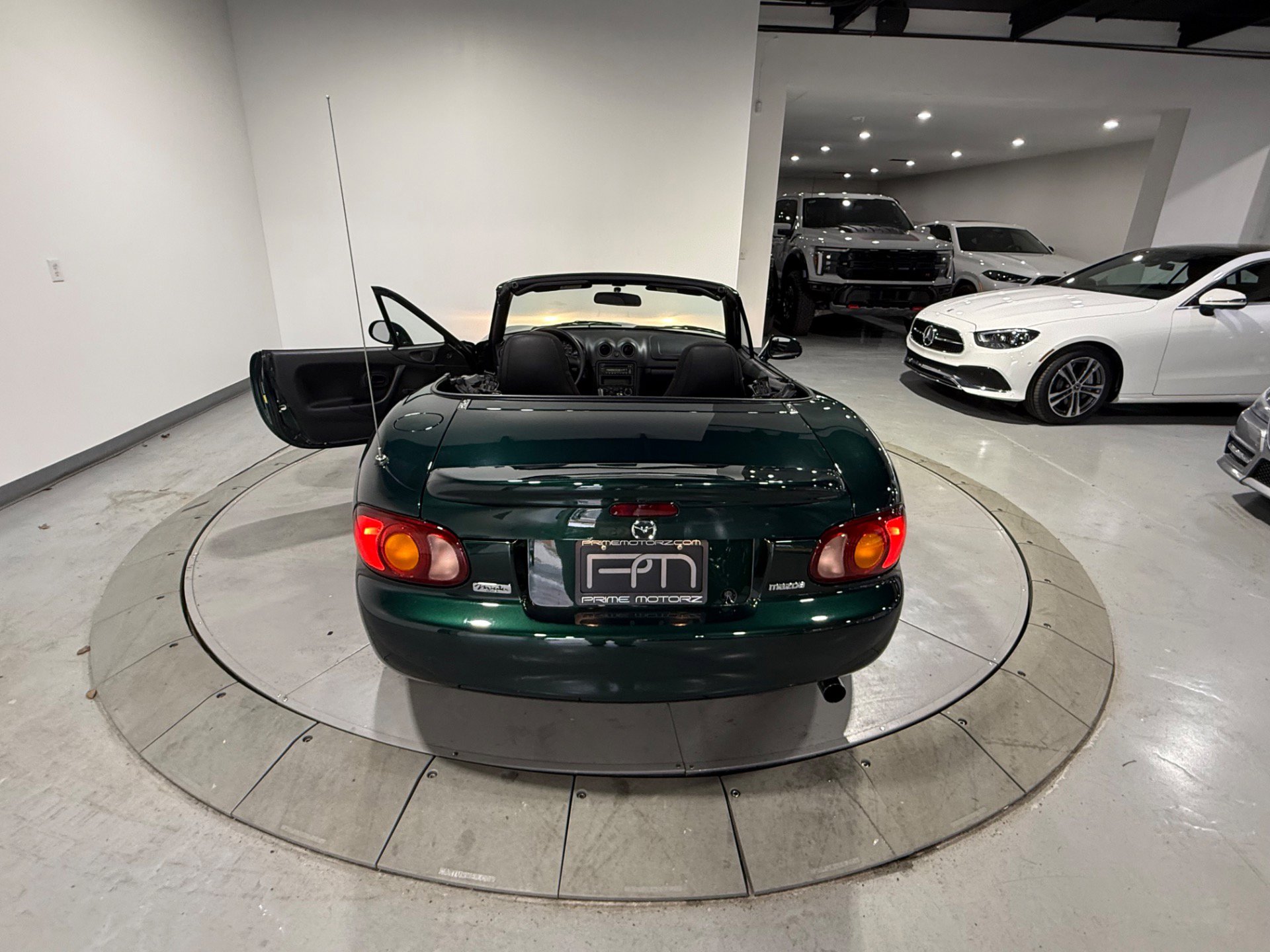 Used 1999 MAZDA MX-5 Miata RWD image 32