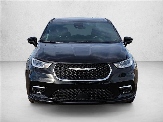 Used 2025 Chrysler Pacifica Select FWD image 2