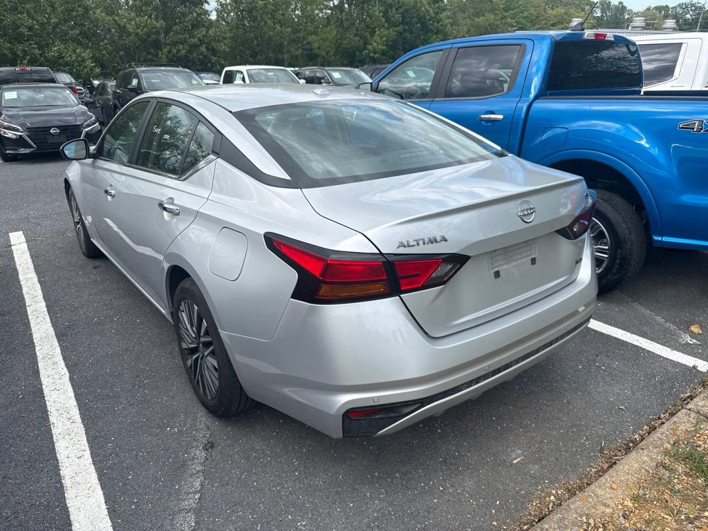Used 2024 Nissan Altima 2.5 SV AWD/4WD image 3