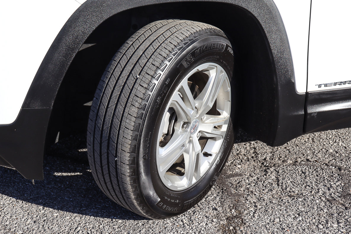 Used 2024 GMC Terrain SLE image 17