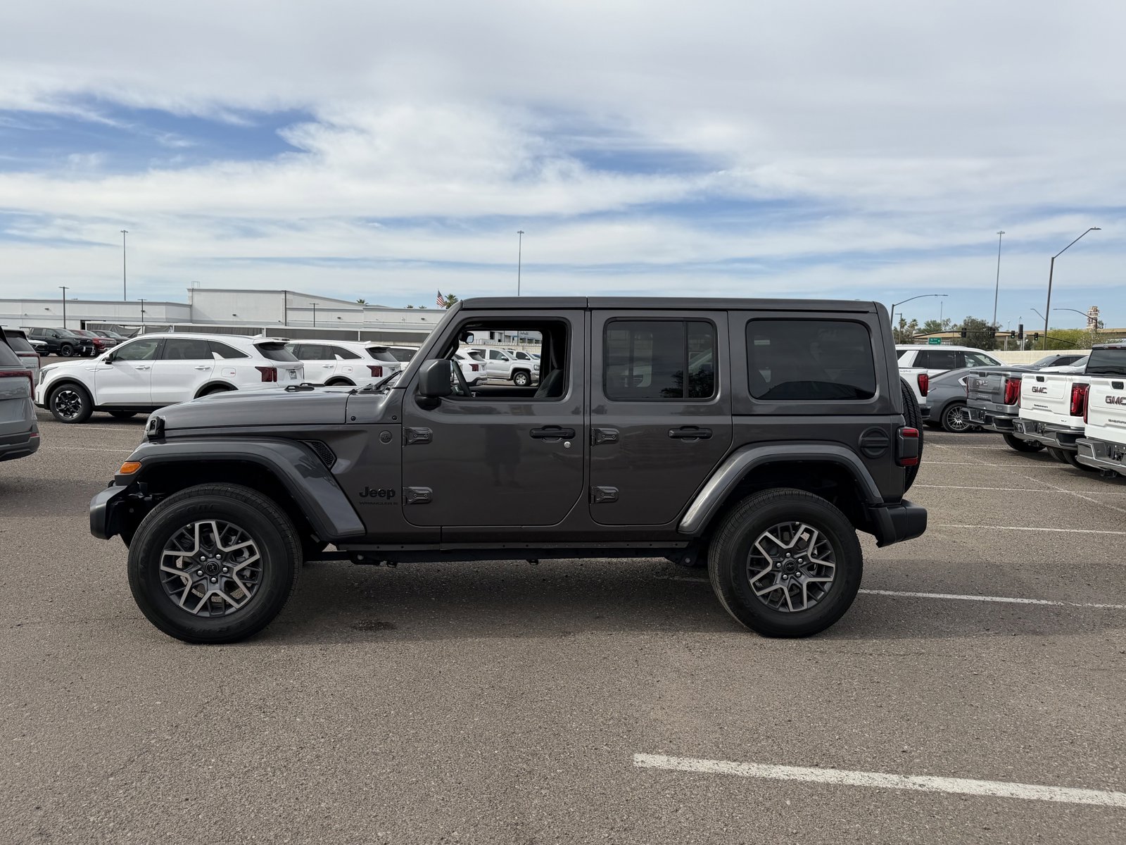 Used 2025 Jeep Wrangler Sahara image 2