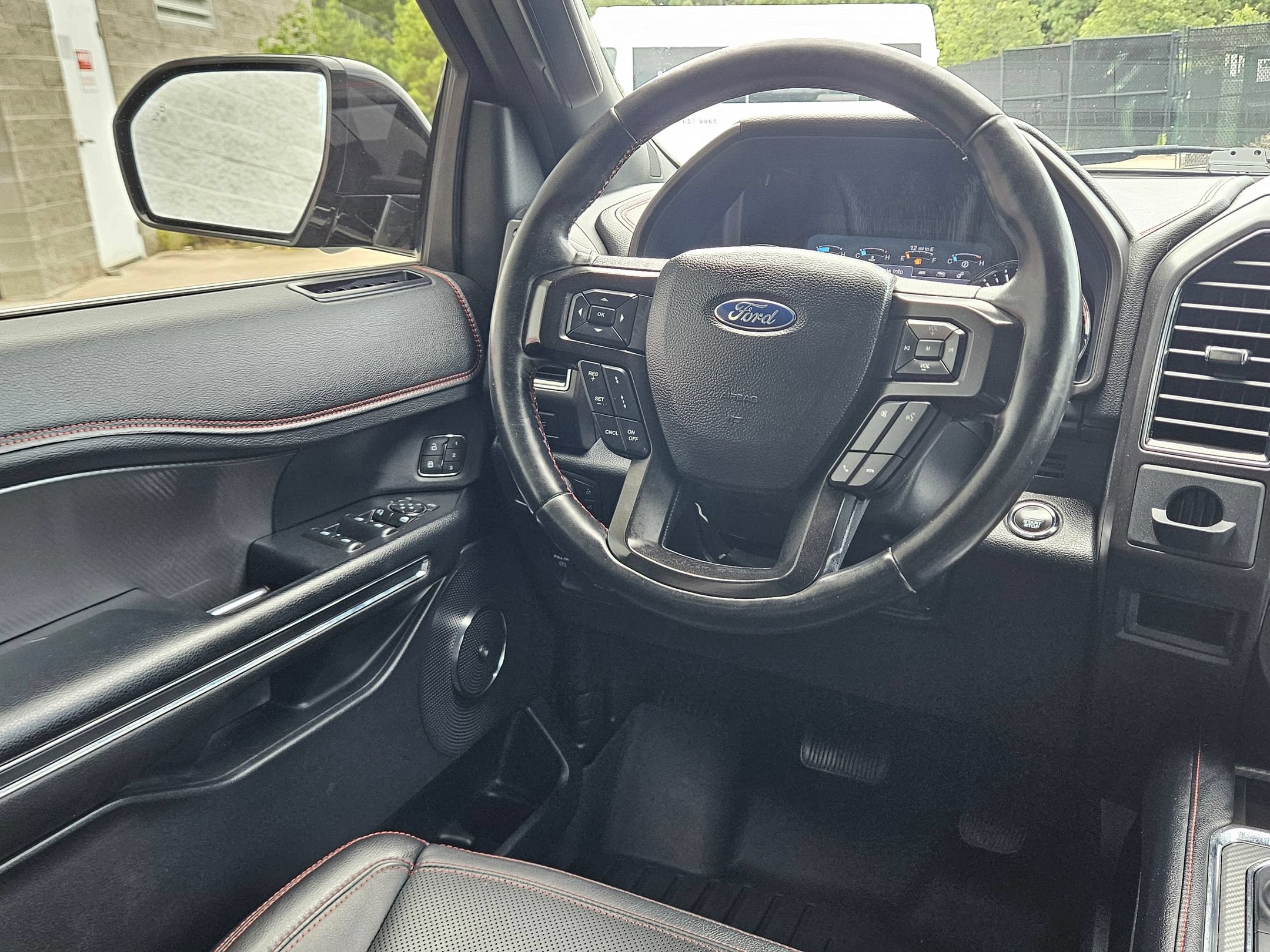Used 2019 Ford Expedition Limited w/ Equipment Group 303A AWD/4WD image 9