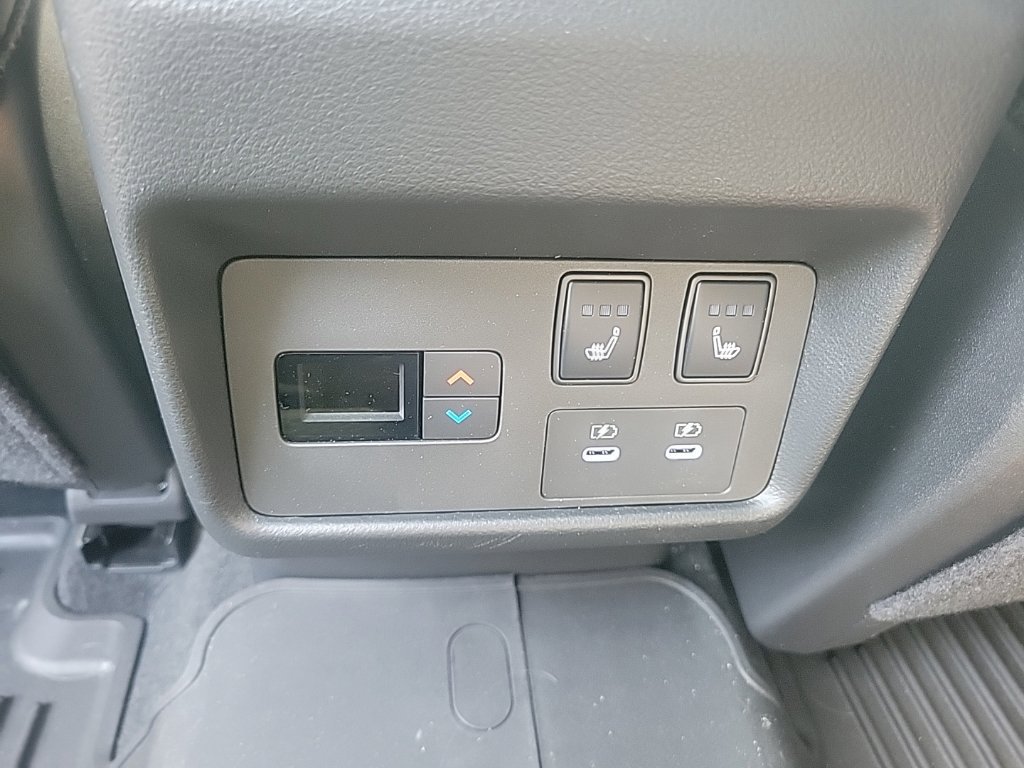 Used 2026 Nissan Rogue Platinum w/ Platinum Premium Package AWD/4WD image 19