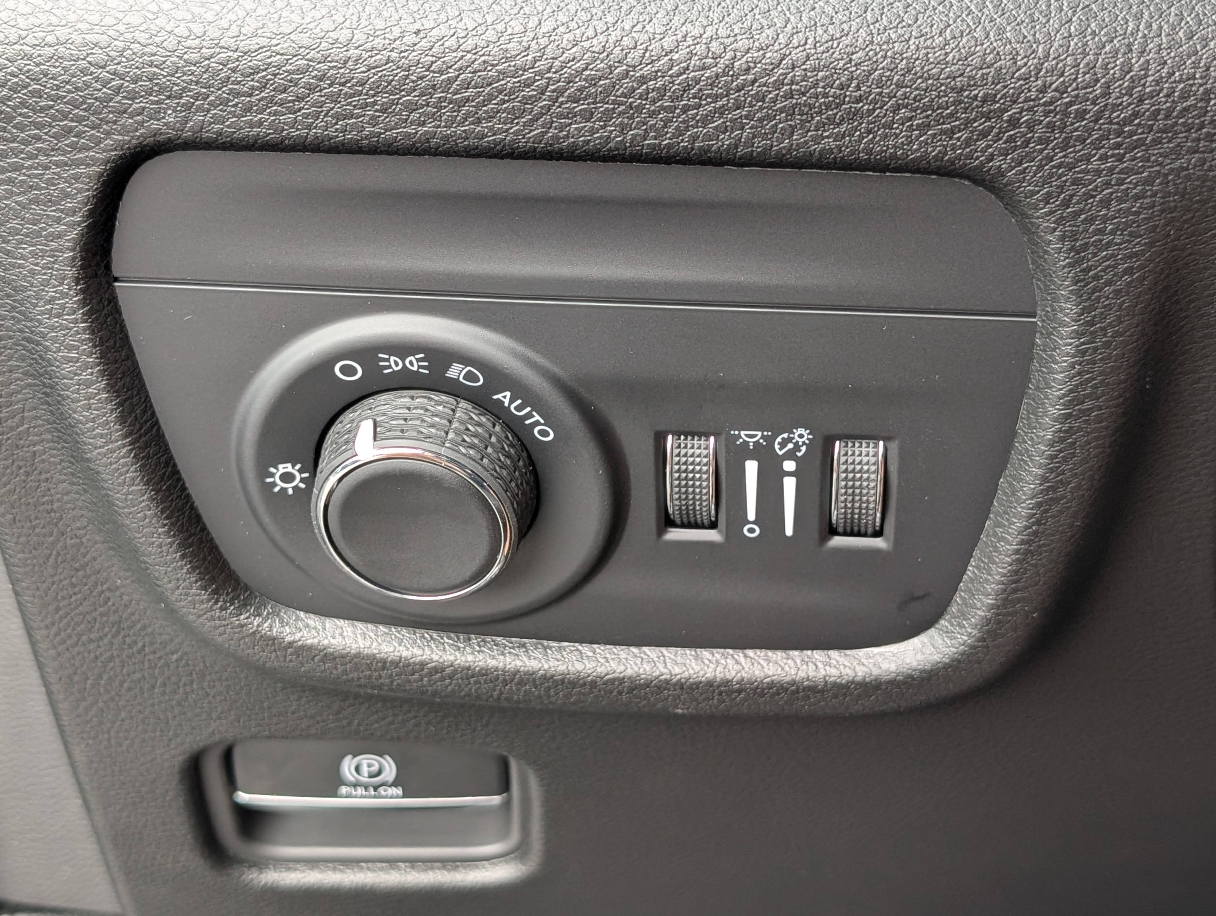 New 2025 Jeep Grand Cherokee Laredo w/ Luxury Tech Group I AWD/4WD image 21