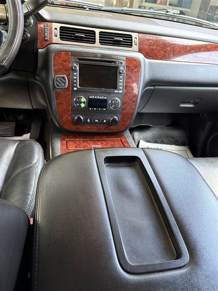 Used 2009 Chevrolet Suburban LTZ AWD/4WD image 14