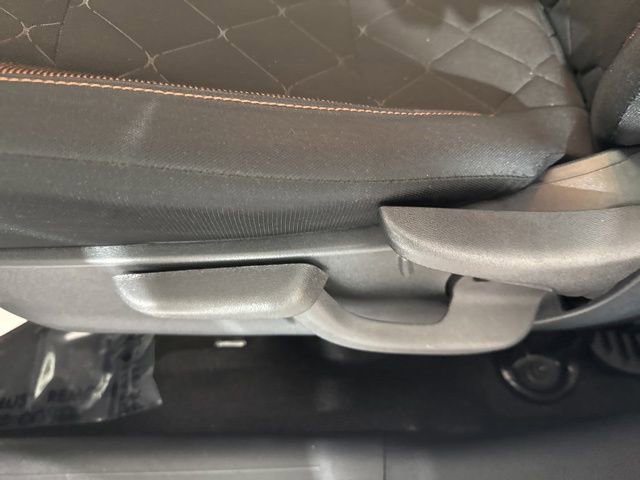 Used 2018 Nissan Kicks SR FWD image 20
