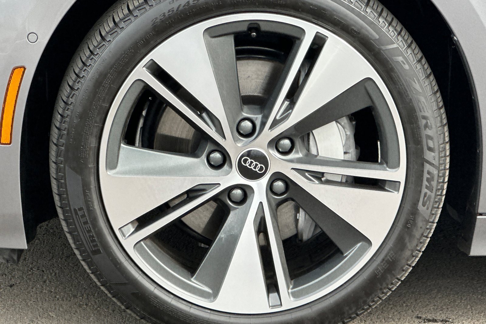 Used 2025 Audi A6 e-tron Premium Plus w/ Premium Plus image 32