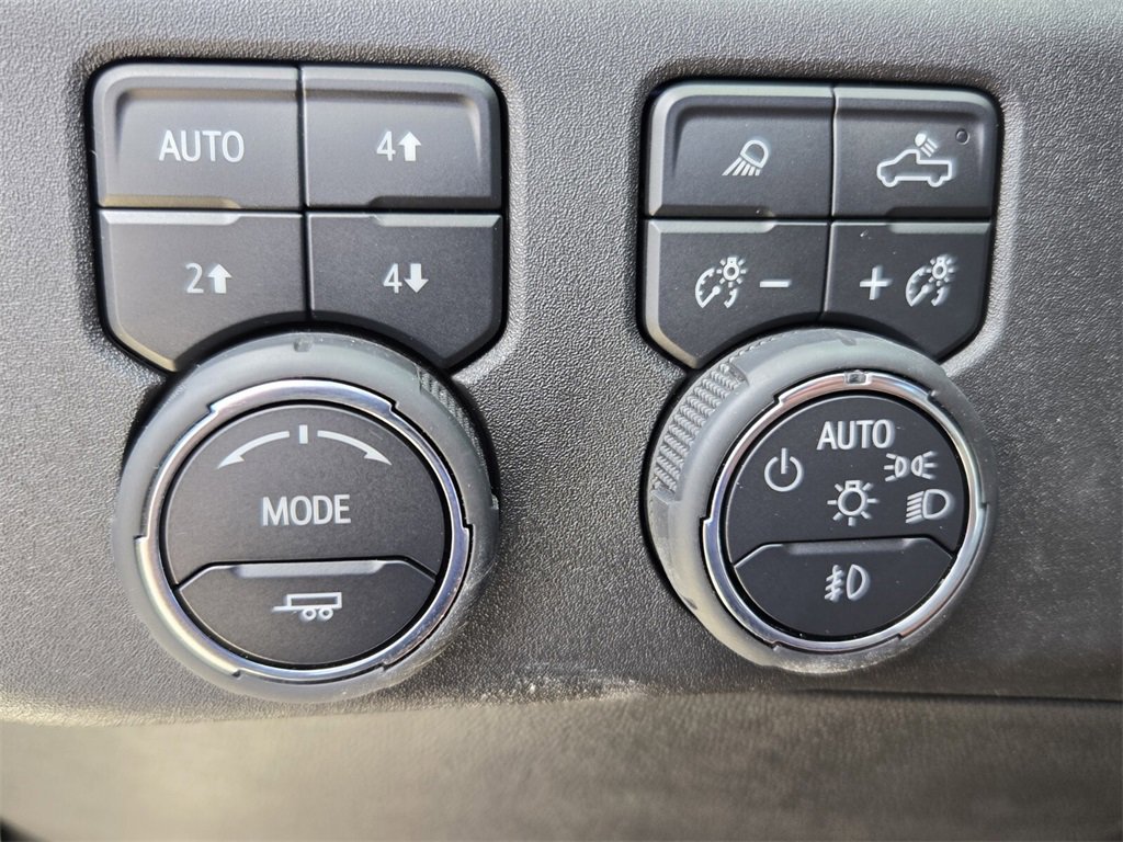 Used 2025 Chevrolet Silverado 1500 LTZ image 27