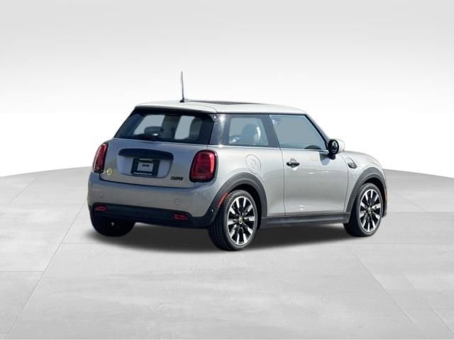 Used 2024 MINI Cooper SE image 4