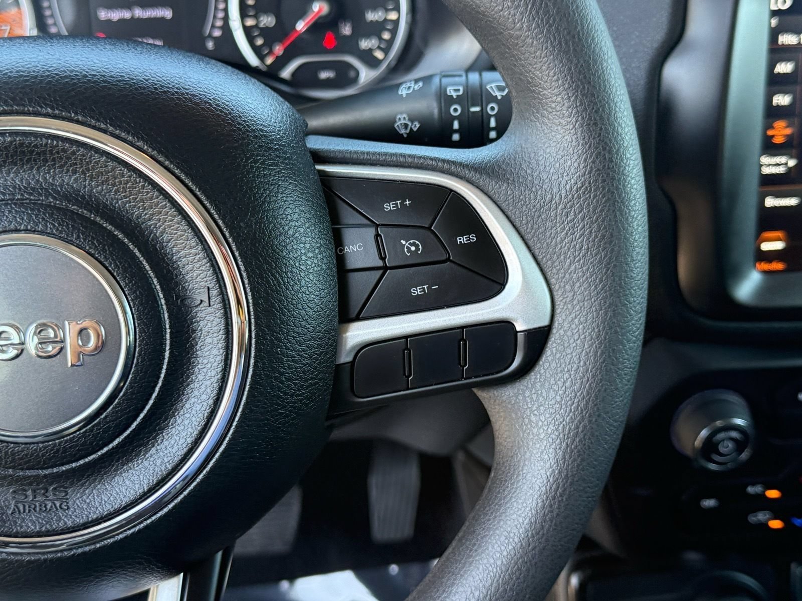 Used 2023 Jeep Renegade Latitude AWD/4WD image 17