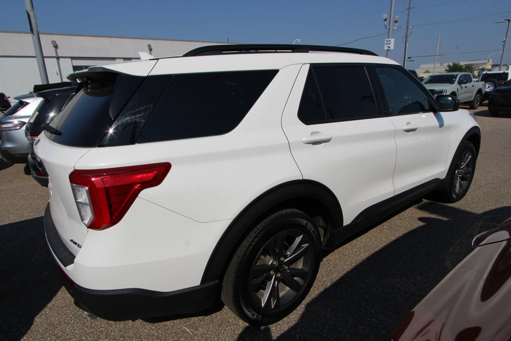 Used 2024 Ford Explorer XLT w/ Equipment Group 202A AWD/4WD image 9